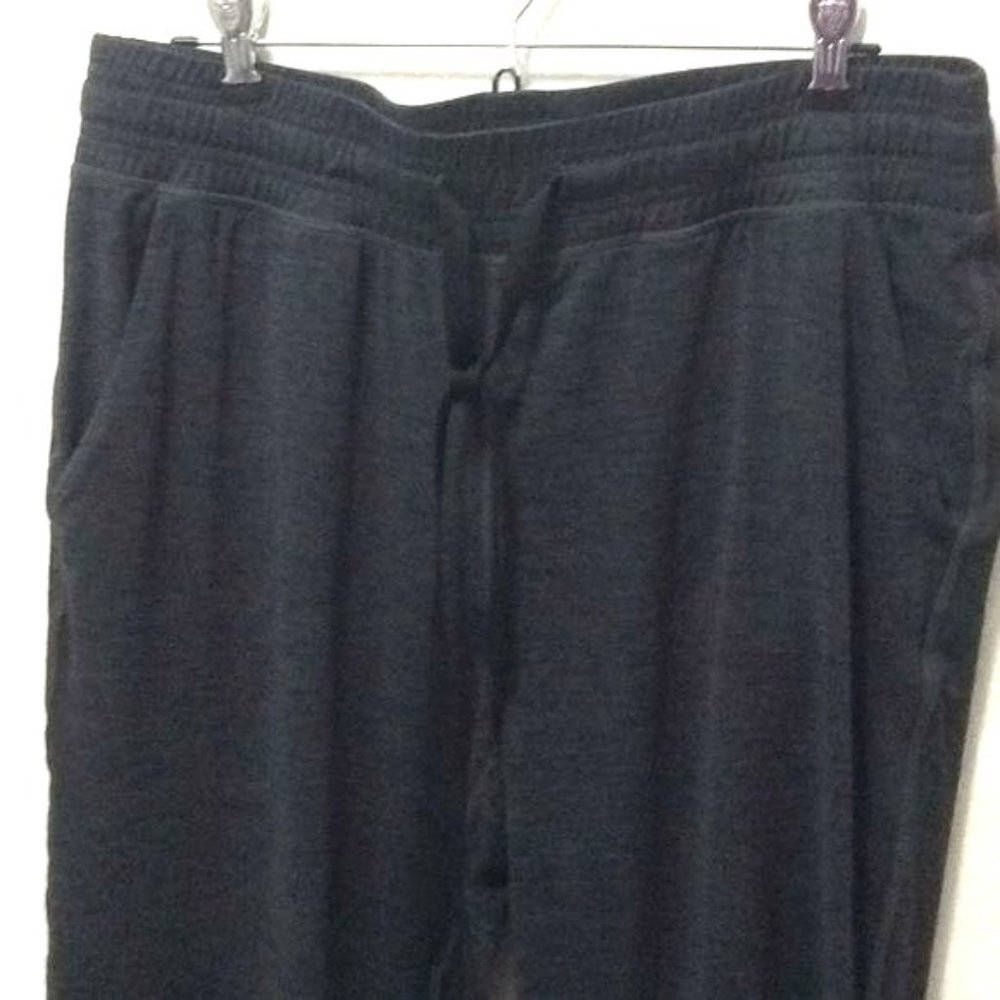 Amazon Essentials Women’s Joggers Fabric-88% Polyester,22% Elastane Color-Gray